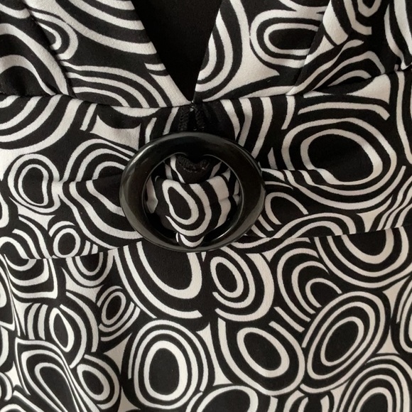 Laura Patterned Top - Picture 4 of 7